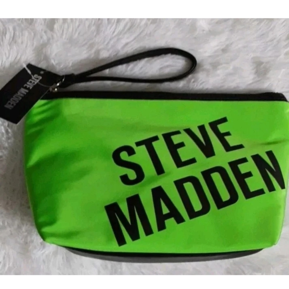 STEVE MADDEN Vibrant Green Cosmetic Case NWT